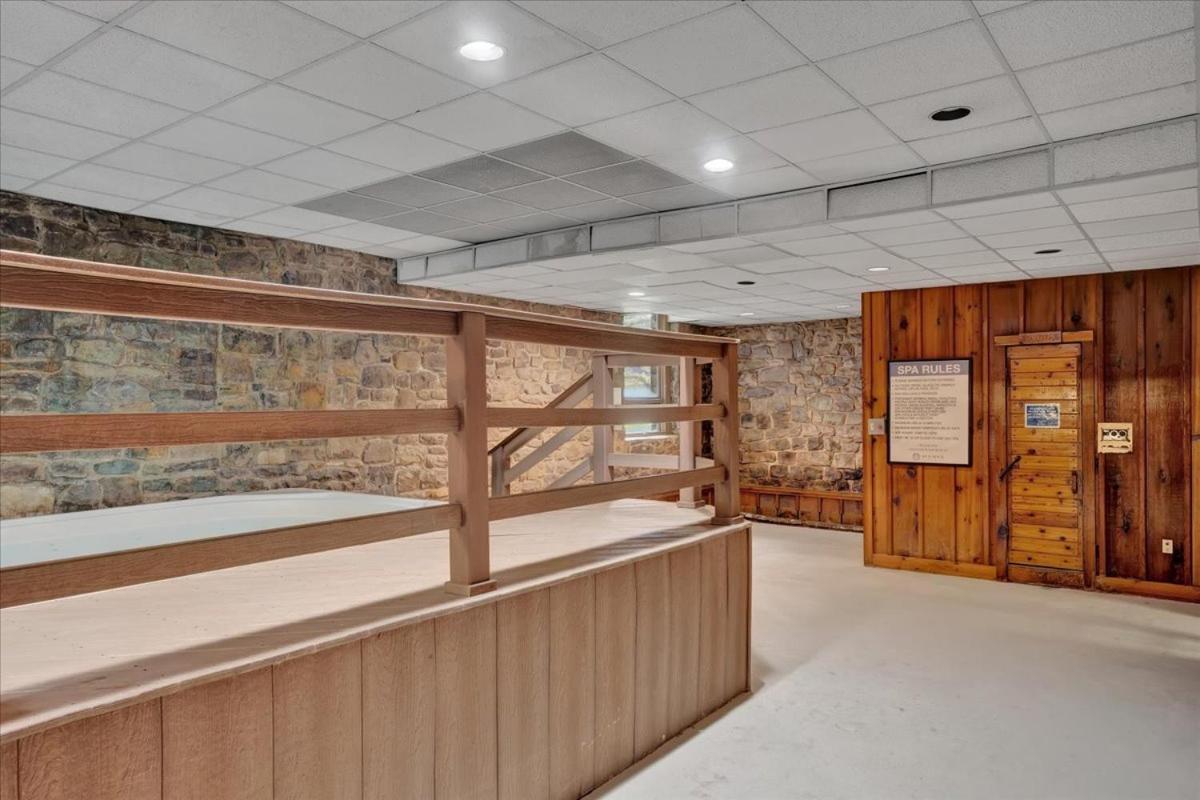 The Lodge Luxury Resort At Lake Harmony Exterior photo