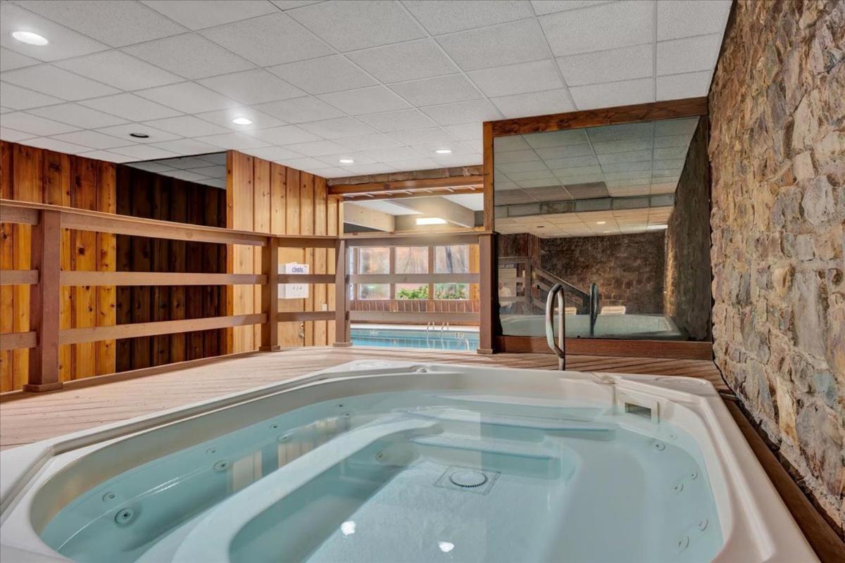 The Lodge Luxury Resort At Lake Harmony Exterior photo